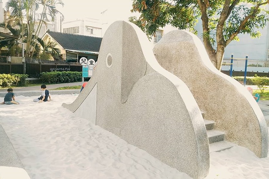 仁和廣福公園 復古大象溜滑梯磨石子白沙坑大片綠草地公園 蘋果話日常