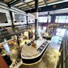 台中超狂特色餐廳鴻龍宴，氣派大船就在餐廳裡，新菜香烤琥珀雞想吃先預約，人氣活蝦料理餐廳全蝦宴